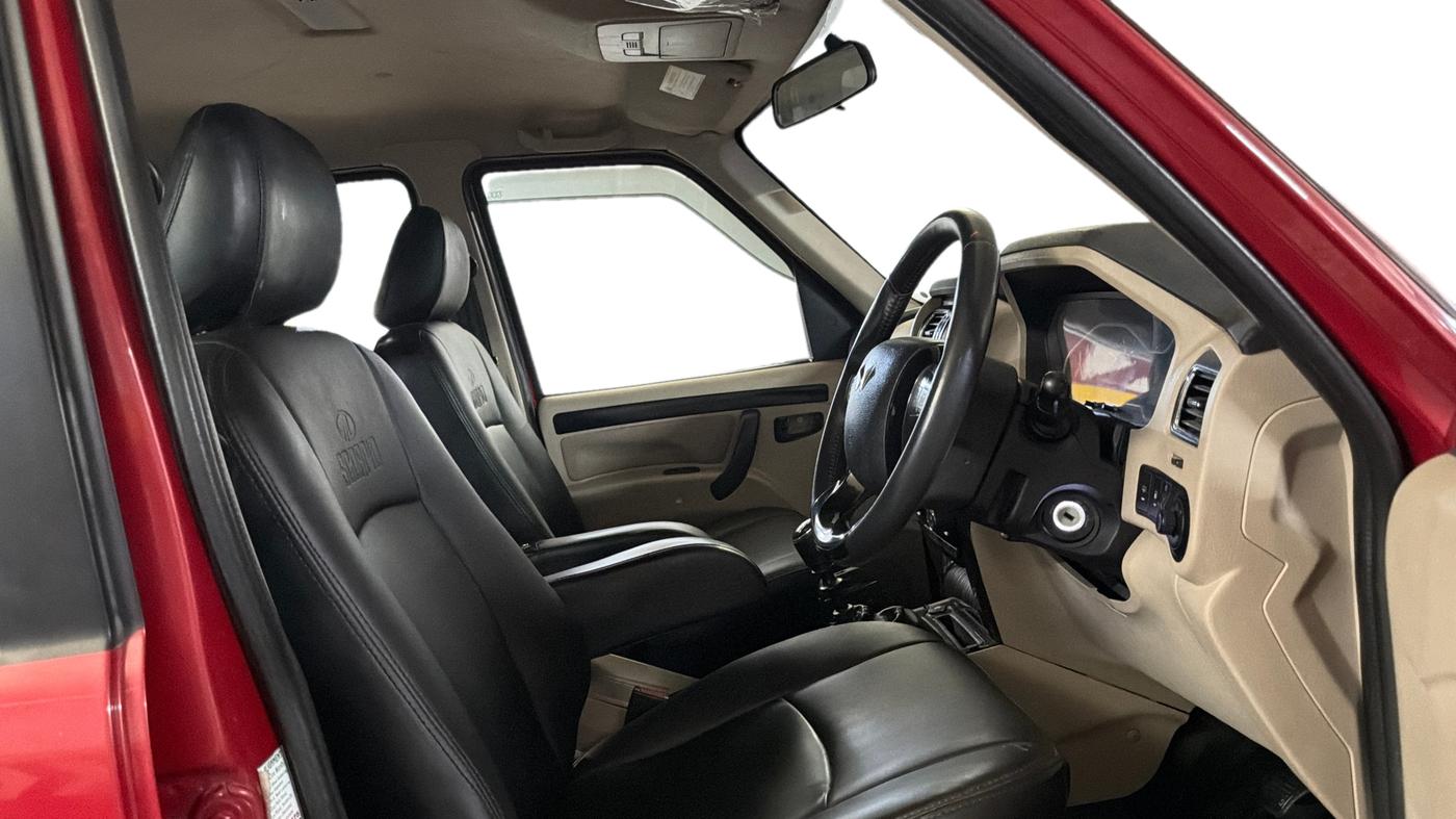 2022 Mahindra SCORPIO CLASSIC S11 7STR, Diesel, Manual, 61,296 km, Right Side Front Door Cabin