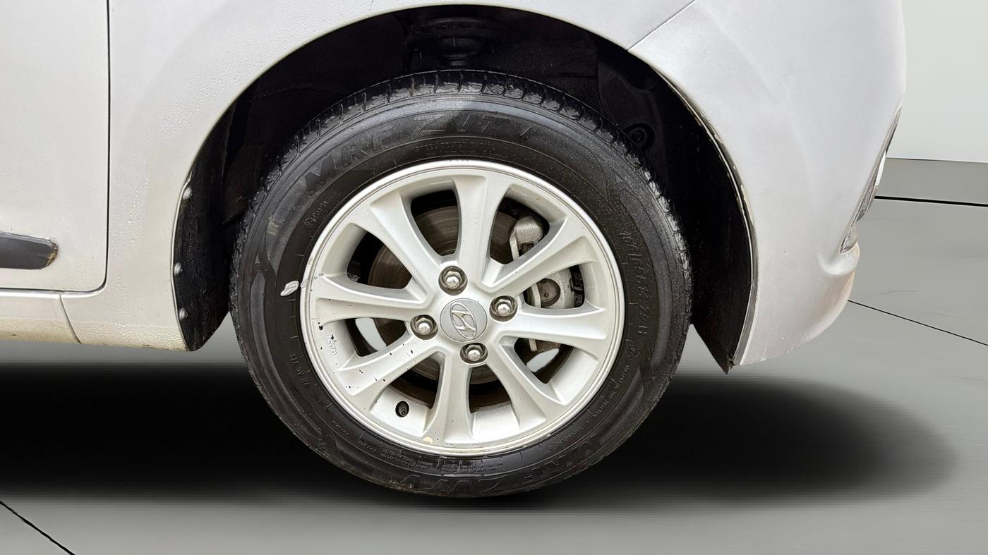 2016 Hyundai Grand i10 ASTA AT 1.2 KAPPA VTVT, Petrol, Automatic, 65,031 km, Right Front Wheel