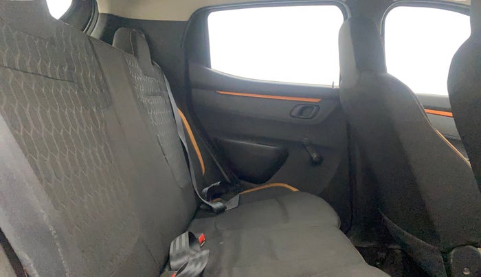 2017 Renault Kwid CLIMBER 1.0, Petrol, Manual, 40,348 km, Right Side Rear Door Cabin