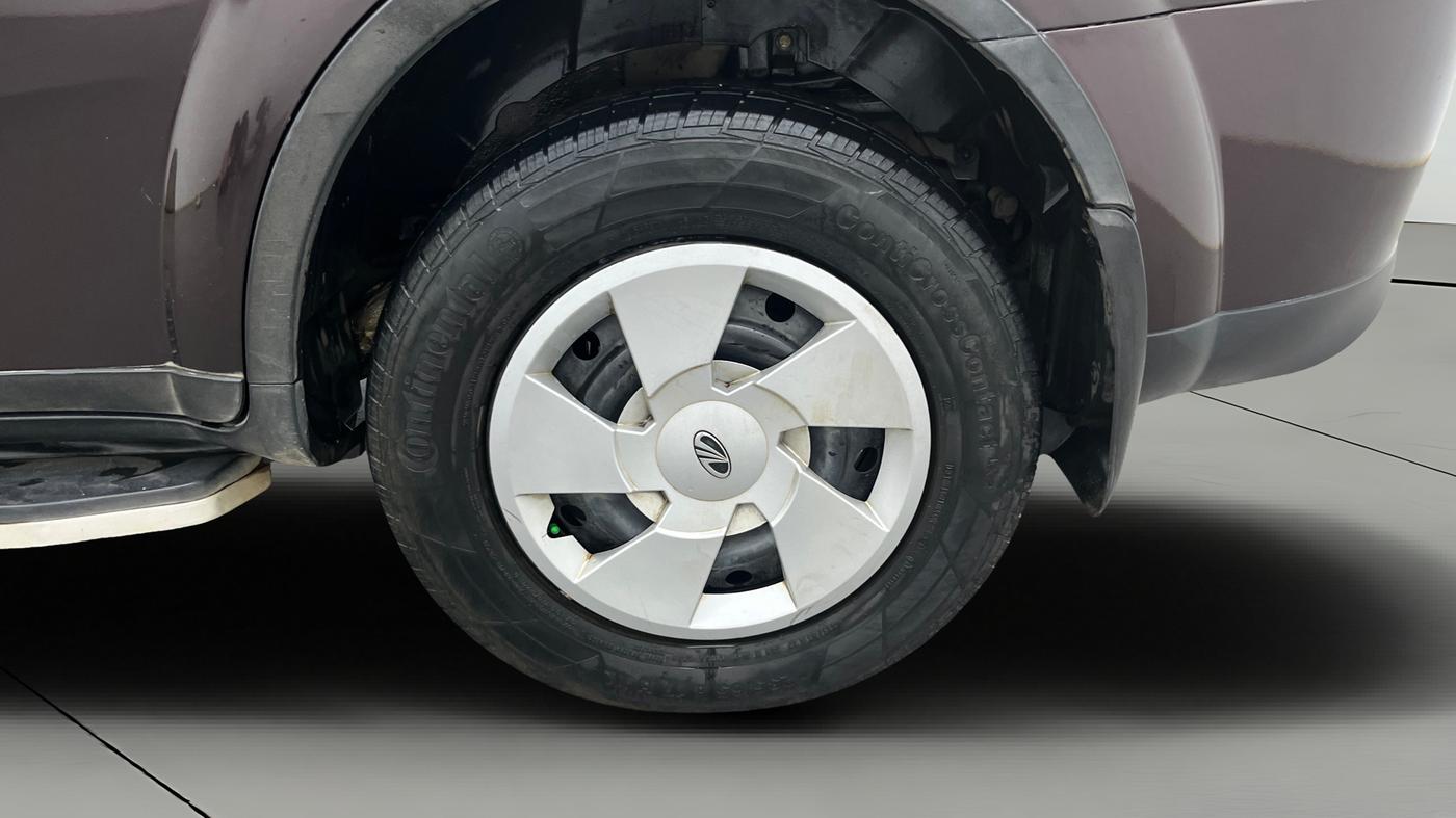 2015 Mahindra XUV500 W6, Diesel, Manual, 1,10,007 km, Left Rear Wheel