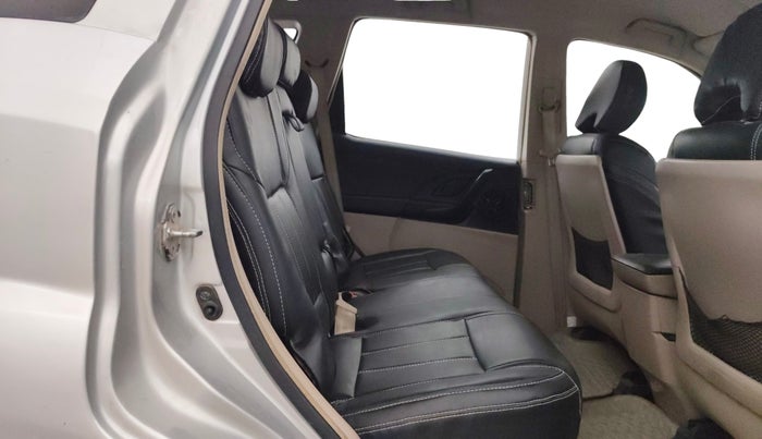 2016 Mahindra XUV500 W4, Diesel, Manual, 84,397 km, Right Side Rear Door Cabin