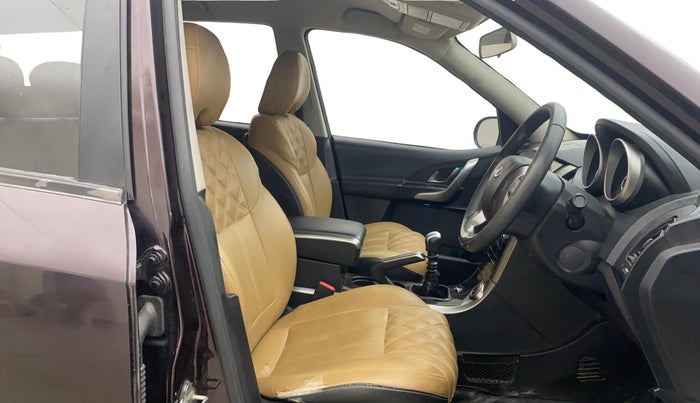 2019 Mahindra XUV500 W7, Diesel, Manual, 82,775 km, Right Side Front Door Cabin