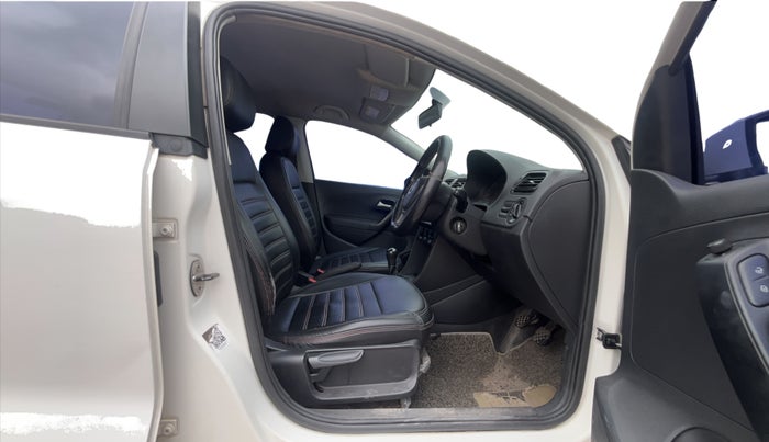 2018 Volkswagen Polo COMFORTLINE 1.0L MPI, Petrol, Manual, 1,38,642 km, Right Side Front Door Cabin