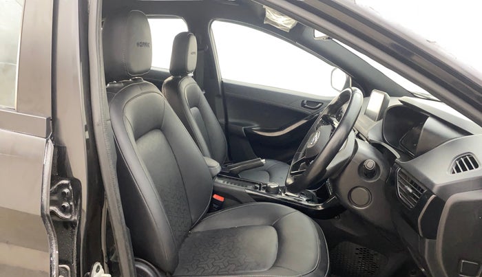2022 Tata NEXON XZA PLUS DIESEL DARK EDITION, Diesel, Automatic, 25,217 km, Right Side Front Door Cabin