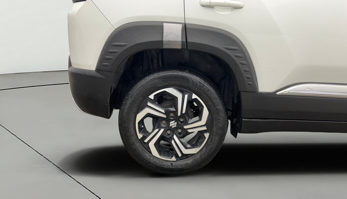 2023 Maruti BREZZA VXI SMART HYBRID, Petrol, Manual, 45,821 km, Right Rear Wheel