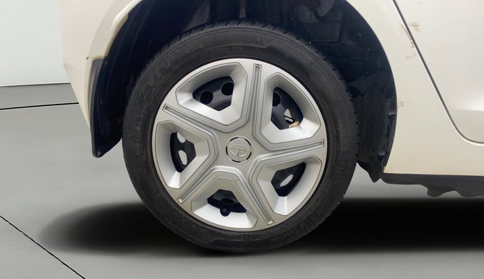 2021 Tata ALTROZ XM PLUS PETROL, Petrol, Manual, 1,21,098 km, Right Rear Wheel