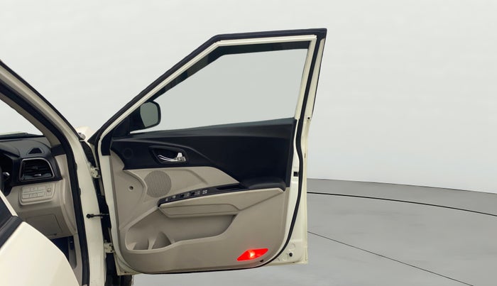 2019 Mahindra XUV300 W8 1.5 DIESEL, Diesel, Manual, 73,586 km, RHS Front Door