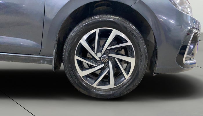 2022 Volkswagen VIRTUS TOPLINE TSI 1.0 AT, Petrol, Automatic, 16,917 km, Right Front Wheel