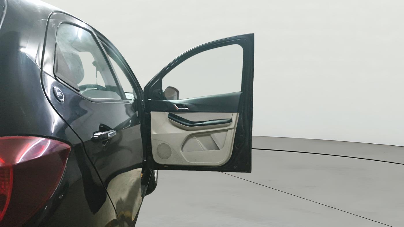 2023 Tata Tiago XZ PLUS CNG, CNG, Manual, 37,636 km, RHS Front Door