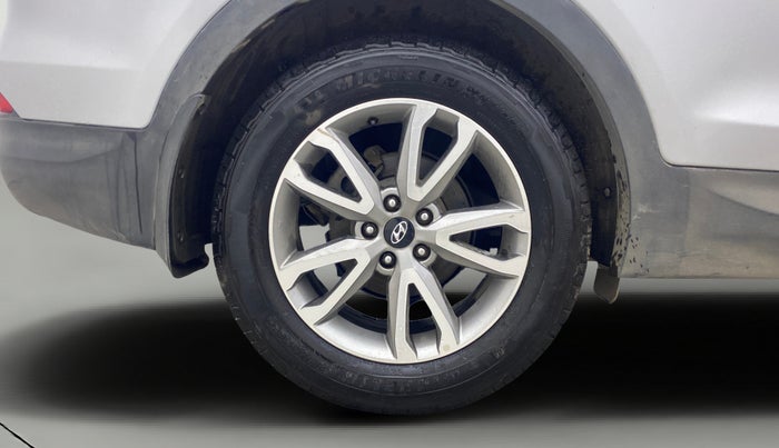 2015 Hyundai Santa Fe 4 WD AT, Diesel, Automatic, 1,28,045 km, Right Rear Wheel