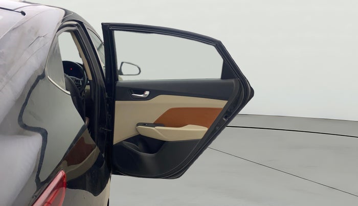 2017 Hyundai Verna 1.6 CRDI SX + AT, Diesel, Automatic, 1,14,826 km, RHS Rear Door