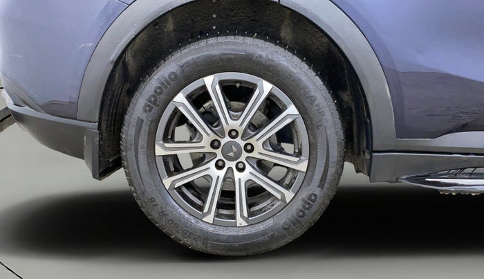 2022 Mahindra XUV700 AX 7 LUXURY D AT 7 STR, Diesel, Automatic, 30,189 km, Right Rear Wheel