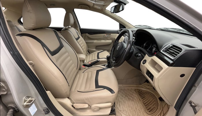 2015 Maruti Ciaz ZXI, Petrol, Manual, 92,340 km, Right Side Front Door Cabin