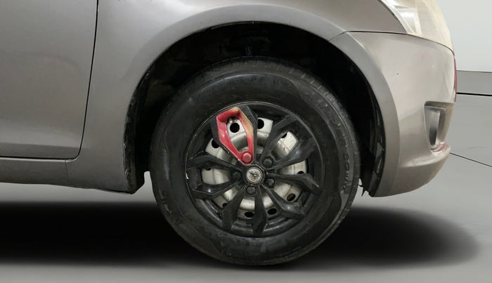 2014 Maruti Swift LXI, Petrol, Manual, 44,071 km, Right Front Wheel
