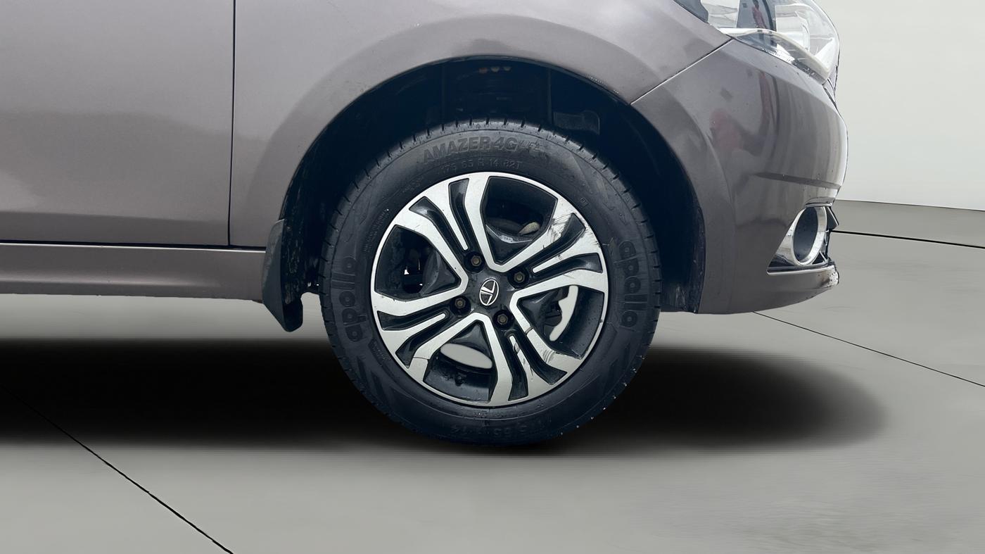 2018 Tata Tiago XZ PLUS PETROL, Petrol, Manual, 50,245 km, Right Front Wheel