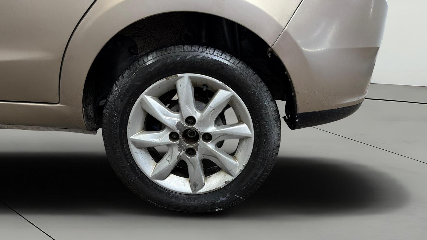 2014 Tata Zest XT PETROL, Petrol, Manual, 74,150 km, Left Rear Wheel