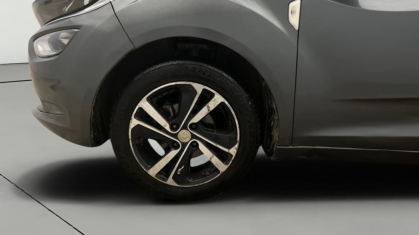 2024 Tata ALTROZ XZ PLUS SUNROOF CNG, CNG, Manual, 30,914 km, Left Front Wheel
