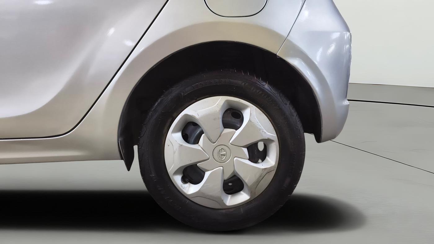 2016 Tata Tiago XT PETROL, Petrol, Manual, 99,343 km, Left Rear Wheel