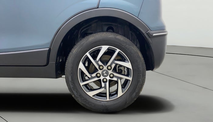 2024 Mahindra XUV300 W8 (O) 1.2 PETROL AMT, Petrol, Automatic, 16,340 km, Left Rear Wheel