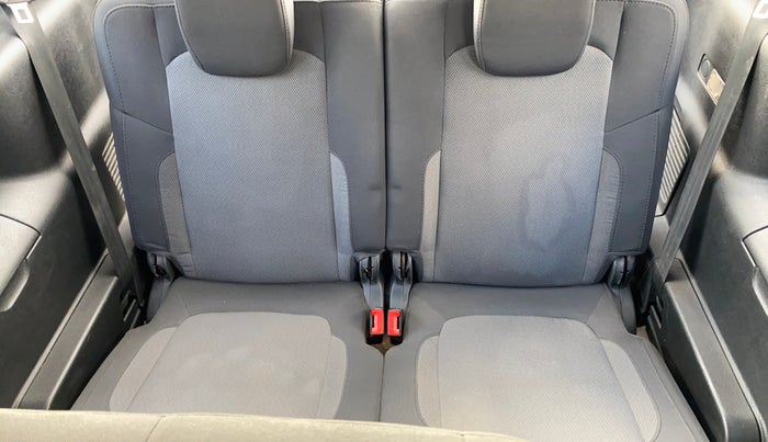 2017 Tata Hexa XE 4X2 7 STR, Diesel, Manual, 1,60,365 km, Third Seat Row ( optional )