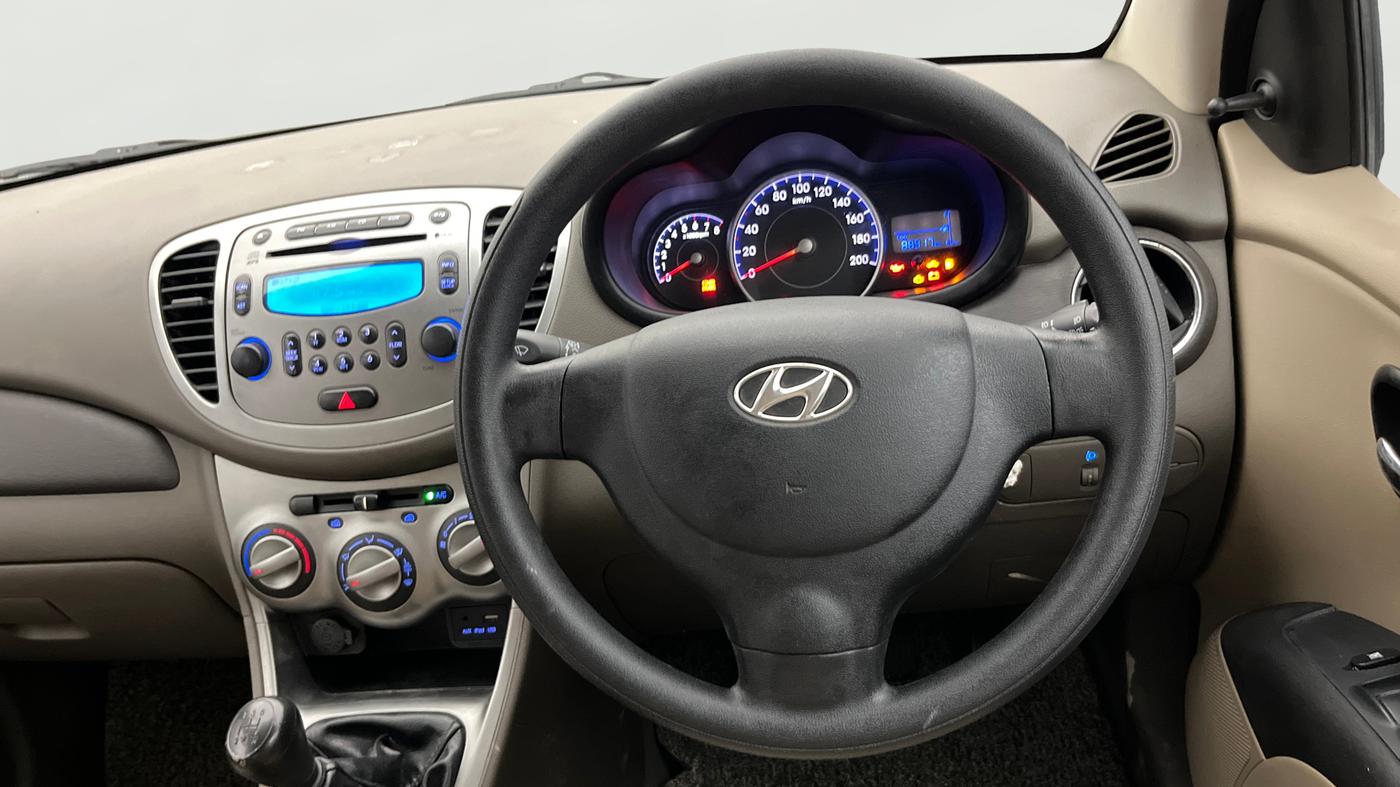 2016 Hyundai i10 SPORTZ 1.1, Petrol, Manual, 88,853 km, Steering Wheel Close Up