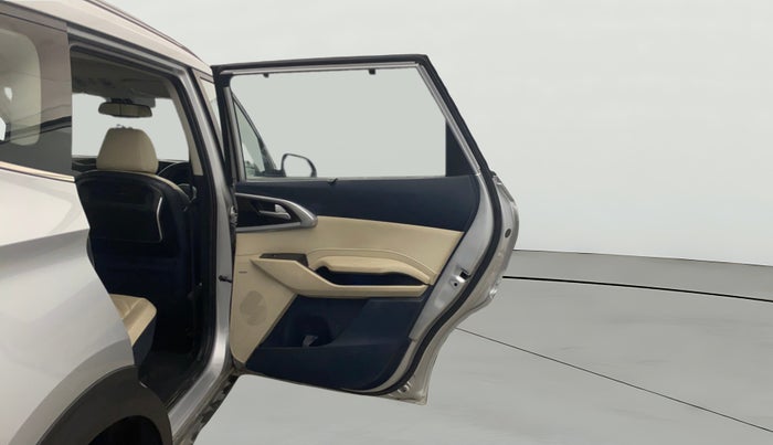 2022 KIA CARENS LUXURY PLUS 1.4 PETROL 7 STR, Petrol, Manual, 29,070 km, RHS Rear Door