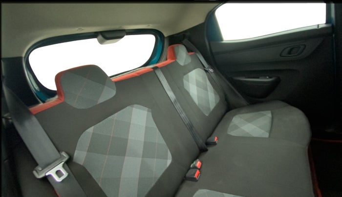 2022 Renault Kwid RXT 1.0 AMT, Petrol, Automatic, 36,428 km, Right Side Rear Door Cabin