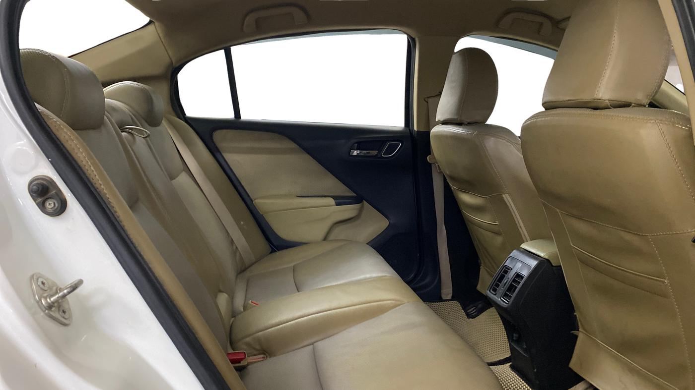 2019 Honda City 1.5L I-VTEC V MT, Petrol, Manual, 74,408 km, Right Side Rear Door Cabin