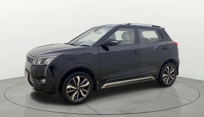 2019 Mahindra XUV300 W8 (O) 1.5 DIESEL, Diesel, Manual, 42,533 km, Left Front Diagonal
