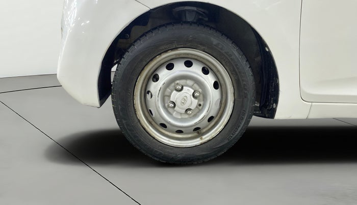 2017 Hyundai Eon ERA +, Petrol, Manual, 32,147 km, Left Front Wheel