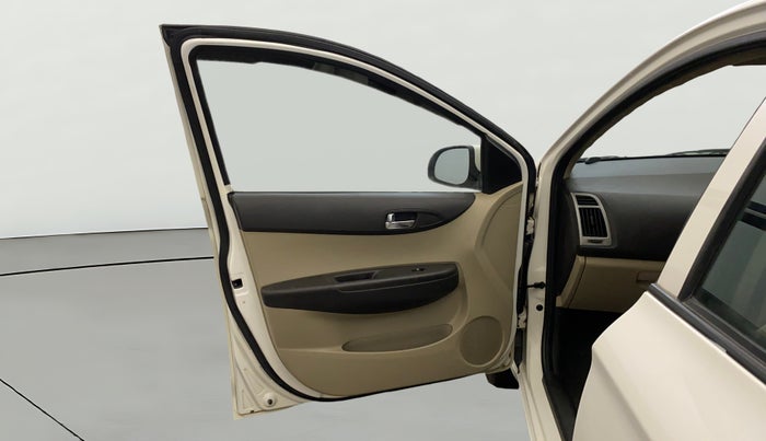 2014 Hyundai i20 SPORTZ 1.2, CNG, Manual, 63,655 km, LHS Front Door