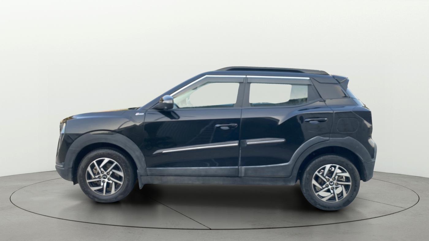 2024 Mahindra XUV 3XO AX5L 1.2 TGDi, Petrol, Manual, 32,116 km, Left Side