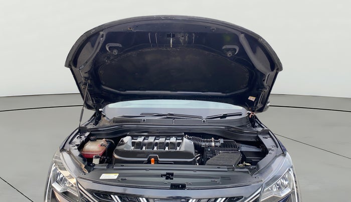 2022 Mahindra XUV700 AX 5 P MT 5 STR, Petrol, Manual, 69,318 km, Open Bonet