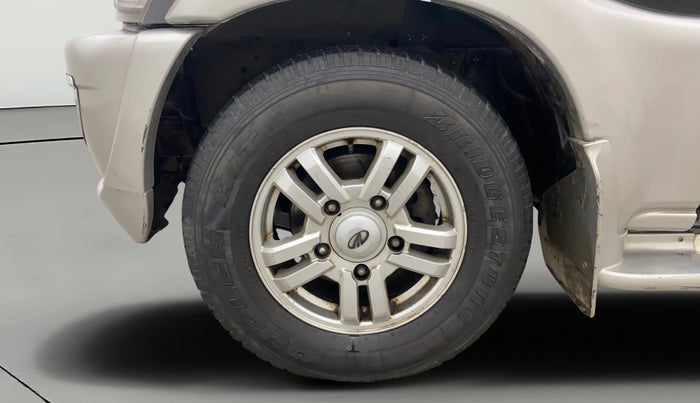 2013 Mahindra Scorpio VLX 2WD AIRBAG, Diesel, Manual, 1,44,881 km, Left Front Wheel