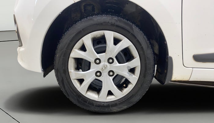 2016 Hyundai Grand i10 MAGNA 1.2 KAPPA VTVT, Petrol, Manual, 1,02,687 km, Left Front Wheel