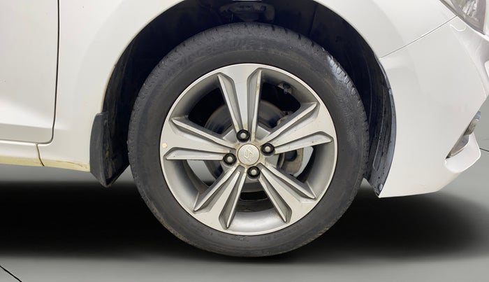 2019 Hyundai Verna 1.6 VTVT SX, Petrol, Manual, 30,582 km, Right Front Wheel