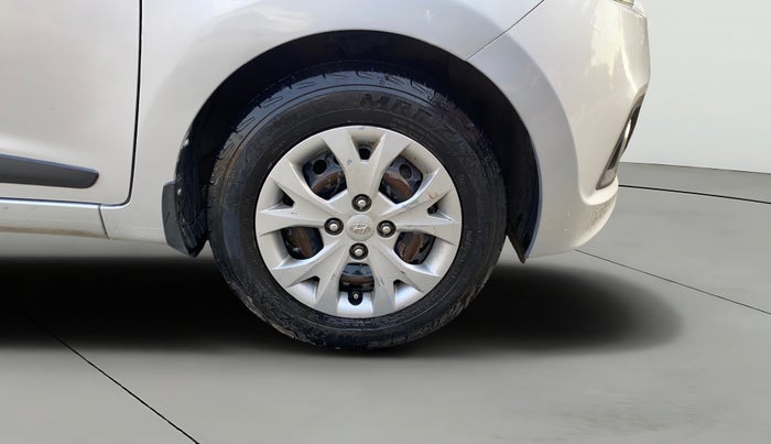 2015 Hyundai Grand i10 SPORTZ 1.2 KAPPA VTVT, Petrol, Manual, 1,44,319 km, Right Front Wheel