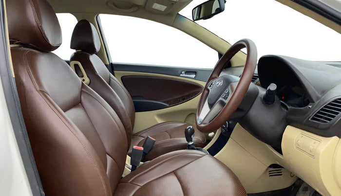 2015 Hyundai Verna FLUIDIC 4S 1.6 VTVT S(O), Petrol, Manual, 71,982 km, Right Side Front Door Cabin