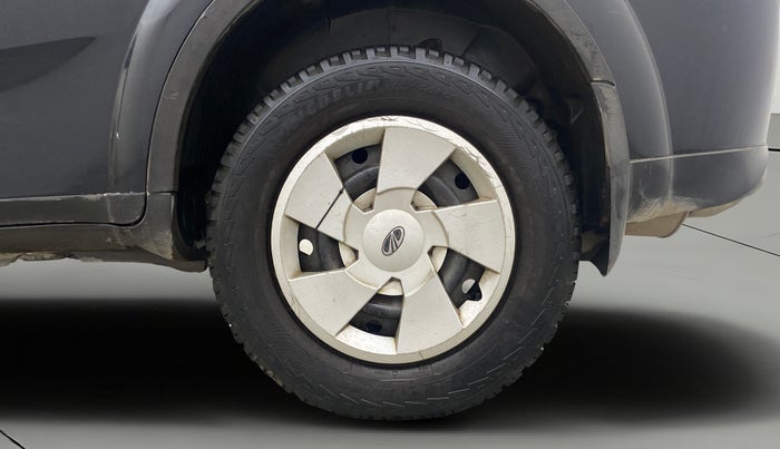 2013 Mahindra XUV500 W6, Diesel, Manual, 1,41,925 km, Left Rear Wheel