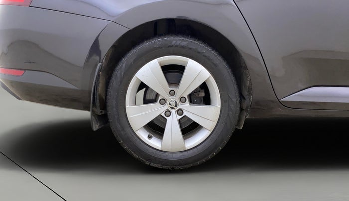 2017 Skoda Superb STYLE 1.8 TSI AT, Petrol, Automatic, 59,773 km, Right Rear Wheel