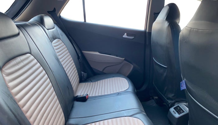 2017 Hyundai Grand i10 SPORTZ (O) AT 1.2 KAPPA VTVT, Petrol, Automatic, 76,676 km, Right Side Rear Door Cabin