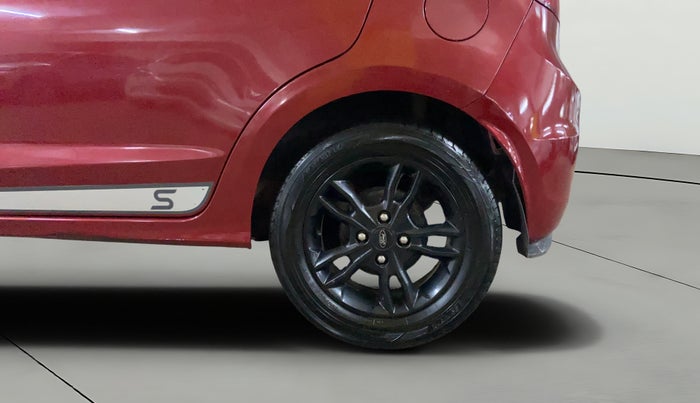 2017 Ford New Figo TITANIUM 1.2 PETROL MT, Petrol, Manual, 36,596 km, Left Rear Wheel