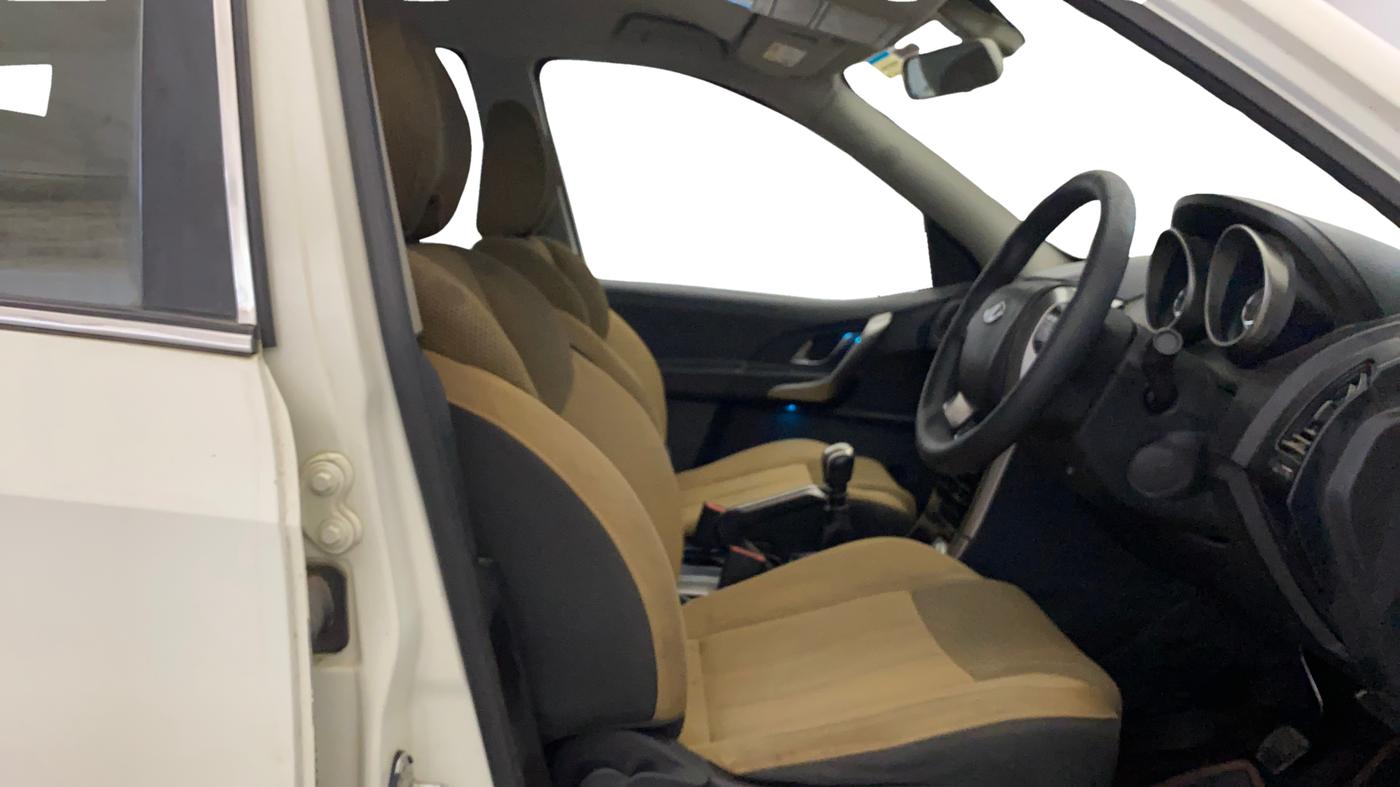 2021 Mahindra XUV500 W7, Diesel, Manual, 93,552 km, Right Side Front Door Cabin