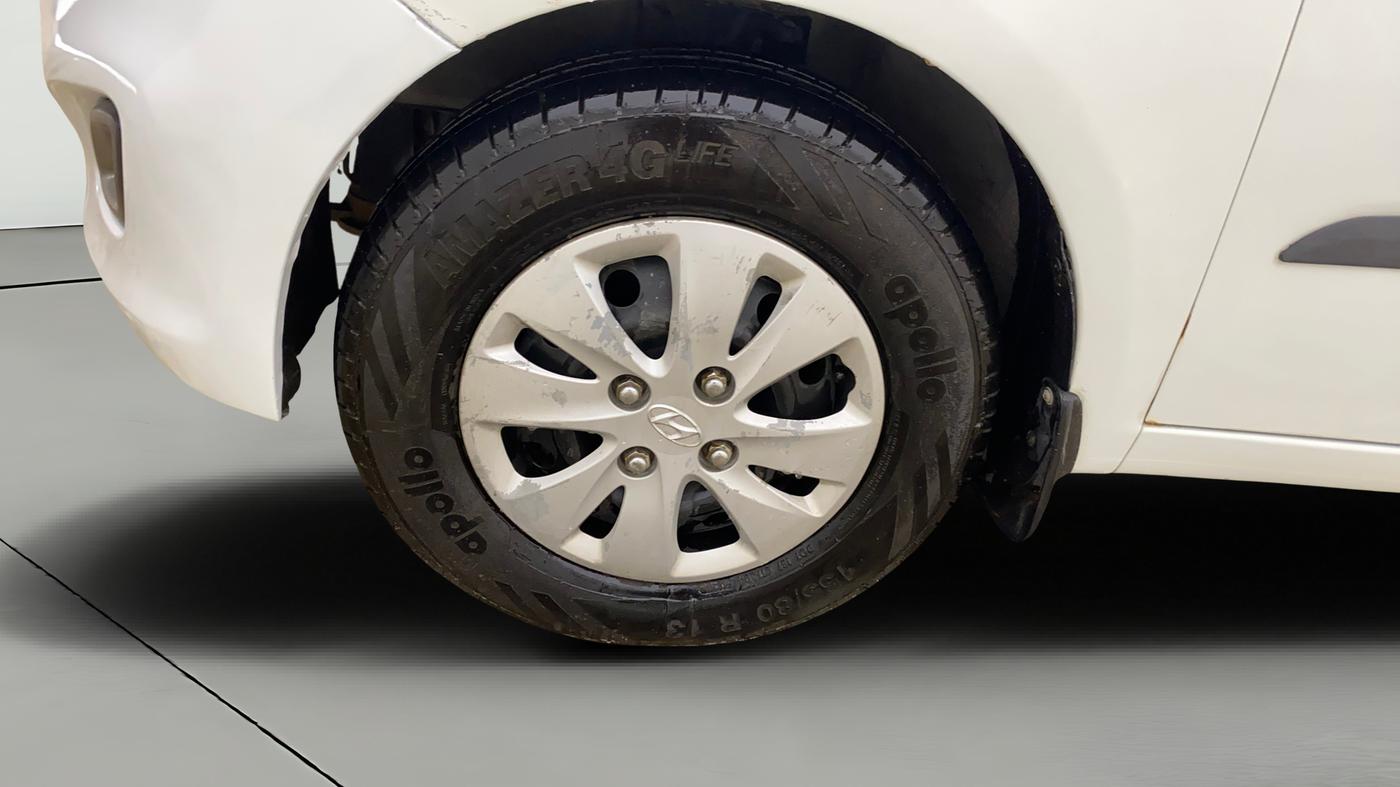 2013 Hyundai i10 SPORTZ 1.2 AT, CNG, Automatic, 60,937 km, Left Front Wheel