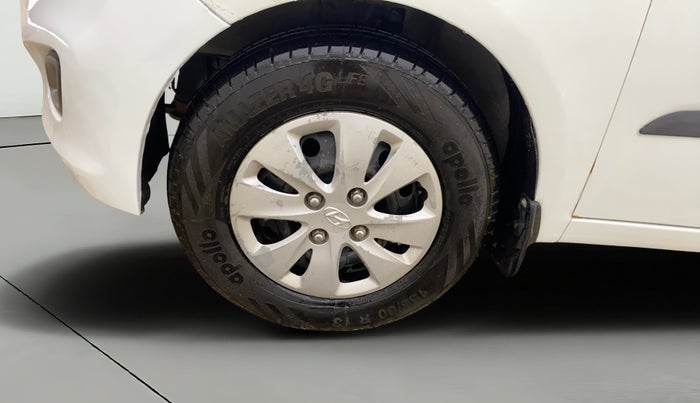 2013 Hyundai i10 SPORTZ 1.2 AT, CNG, Automatic, 60,870 km, Left Front Wheel