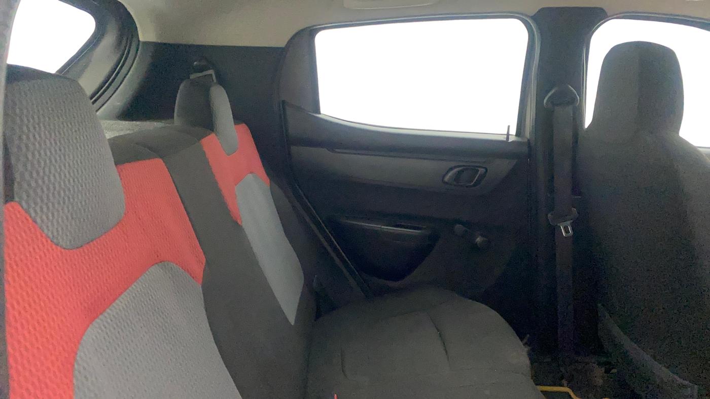 2018 Renault Kwid RXT 1.0 AMT, Petrol, Automatic, 32,334 km, Right Side Rear Door Cabin