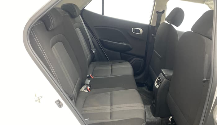 2021 Hyundai VENUE SX 1.0 TURBO, Petrol, Manual, 25,034 km, Right Side Rear Door Cabin