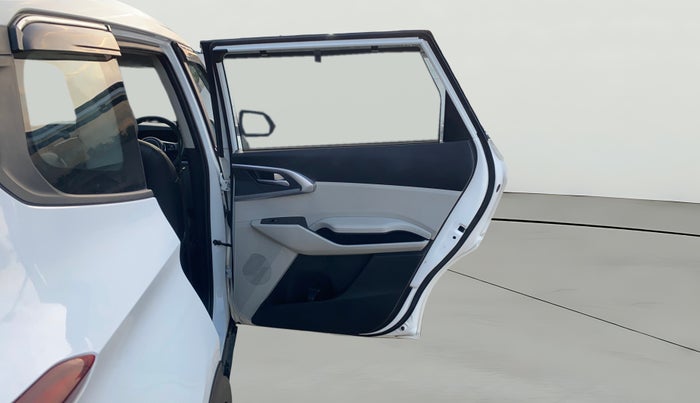 2024 KIA CARENS PREMIUM 1.5 PETROL 7 STR, Petrol, Manual, 20,724 km, RHS Rear Door