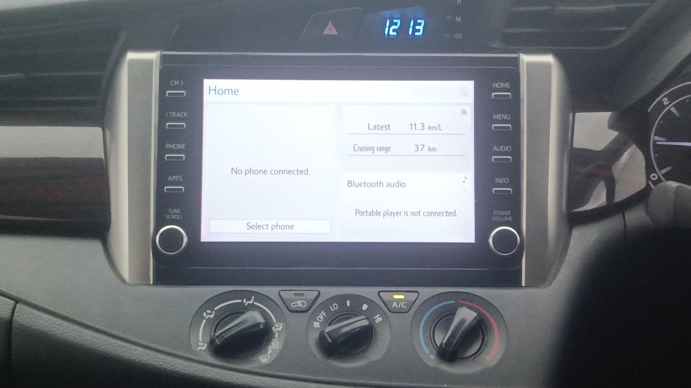 2024 Toyota Innova Crysta GX Plus 8 STR, Diesel, Manual, 69,437 km, Air Conditioner