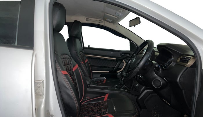 2022 Renault Kiger RXT MT, Petrol, Manual, 25,917 km, Right Side Front Door Cabin